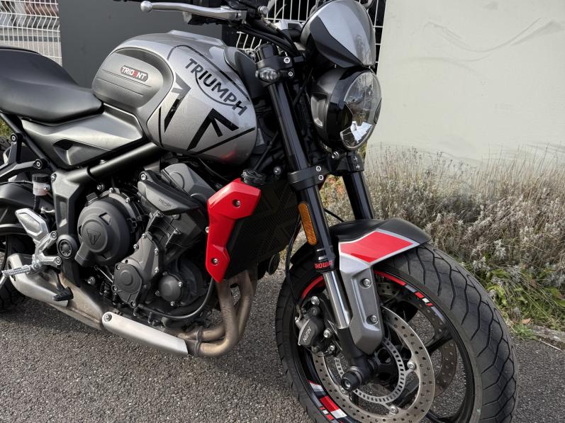 TRIUMPH TRIDENT 660